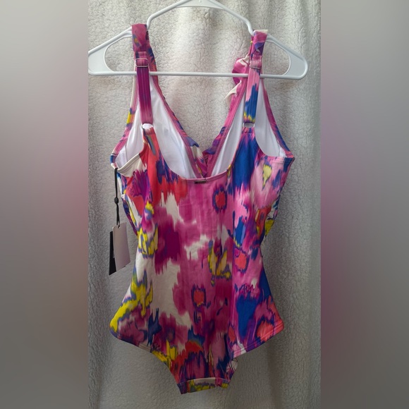“SIZE 12” WOMENS DKNY ONE PIECE SWIMSUIT - Picture 2 of 3